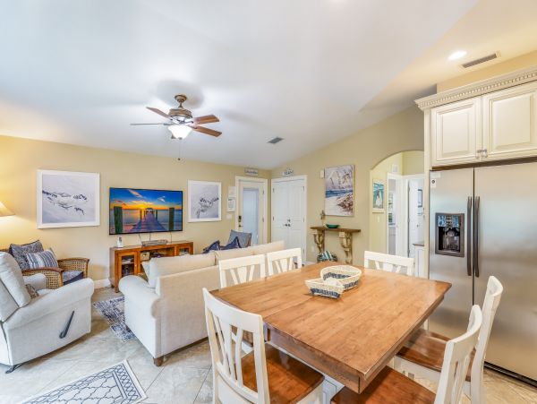 Holmes Beach One Block to Beach Vacation Home Sleeps Six