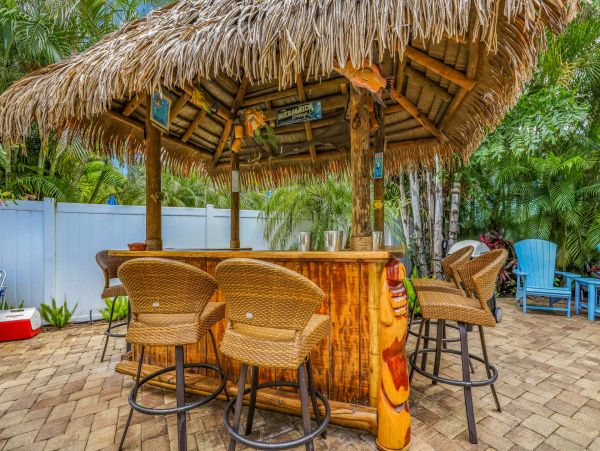 Holmes Beach One Block to Beach Vacation Home Sleeps Six