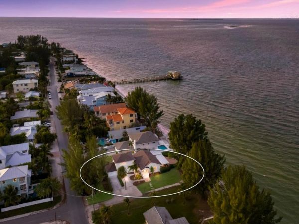 Bay Front Vacation Home in Anna Maria Island - Sleeps 8