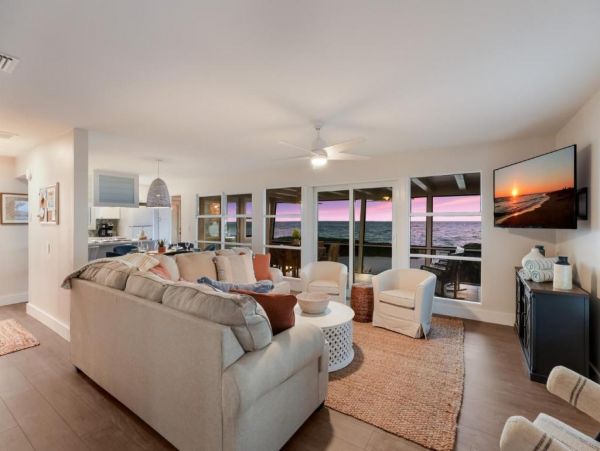 Bay Front Vacation Home in Anna Maria Island - Sleeps 8