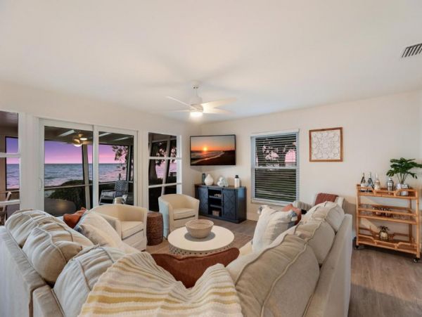 Bay Front Vacation Home in Anna Maria Island - Sleeps 8