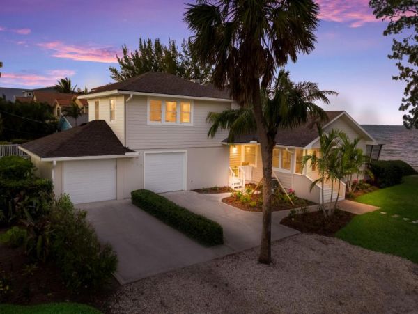 Bay Front Vacation Home in Anna Maria Island - Sleeps 8