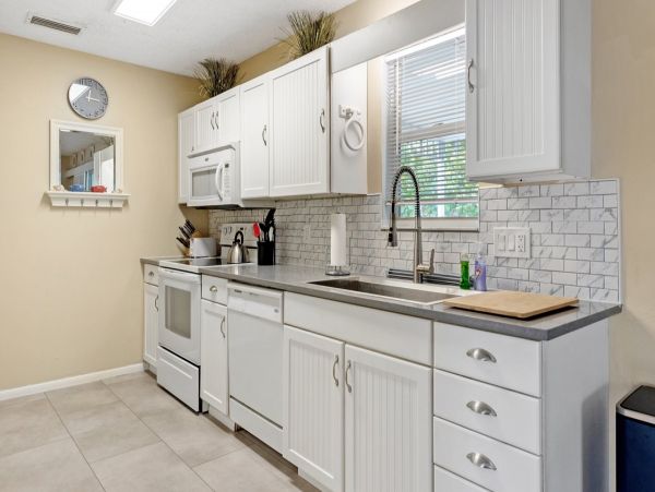Three Bedroom Vacation Rental on Anna Maria - Community Pool