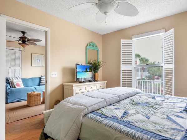 Three Bedroom Vacation Rental on Anna Maria - Community Pool
