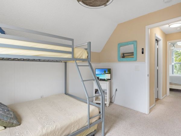 Three Bedroom Vacation Rental on Anna Maria - Community Pool