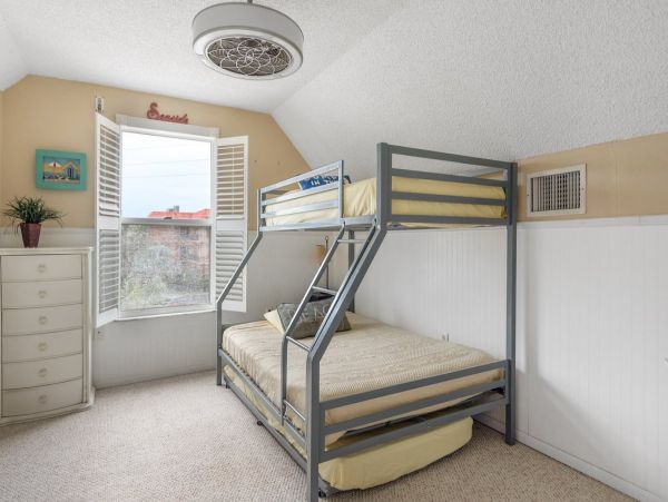 Three Bedroom Vacation Rental on Anna Maria - Community Pool
