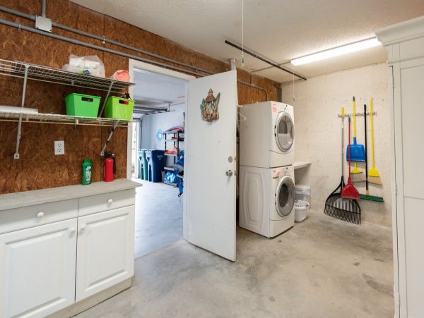 Three Bedroom Vacation Rental on Anna Maria - Community Pool