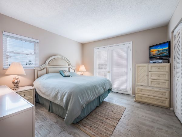 Beachfront Bliss with Gulf Views & Pool Access in Bradenton Beach