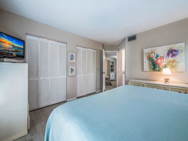 Beachfront Bliss with Gulf Views & Pool Access in Bradenton Beach