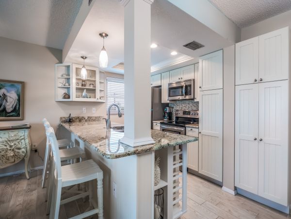 Beachfront Bliss with Gulf Views & Pool Access in Bradenton Beach