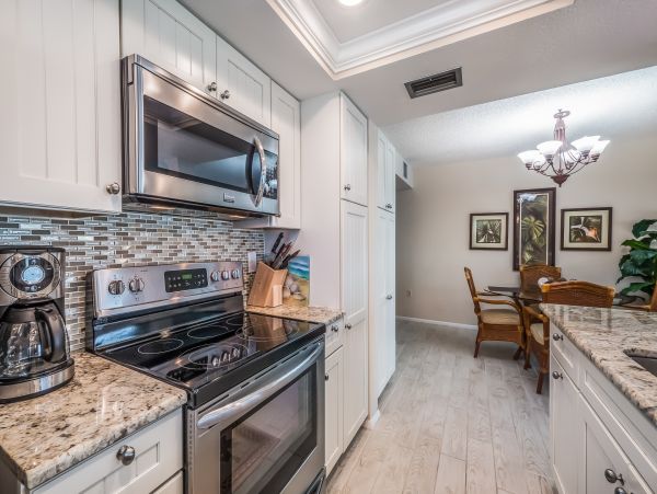 Beachfront Bliss with Gulf Views & Pool Access in Bradenton Beach