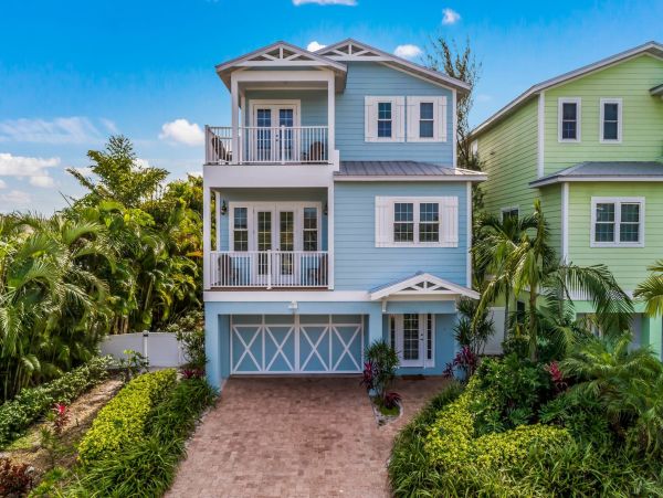 Luxury 6 Bedroom Anna Maria Vacation Home with Pool