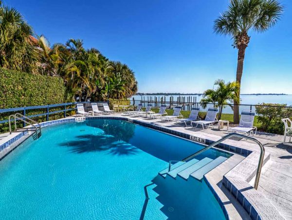 Anna Maria Island 2 Bedroom Vacation Rental Bay Views Pool