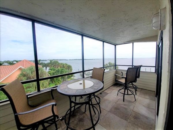 Anna Maria Island 2 Bedroom Vacation Rental Bay Views Pool