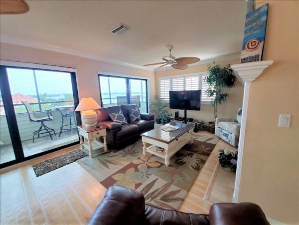 Anna Maria Island 2 Bedroom Vacation Rental Bay Views Pool