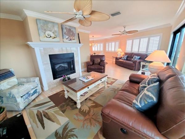 Anna Maria Island 2 Bedroom Vacation Rental Bay Views Pool