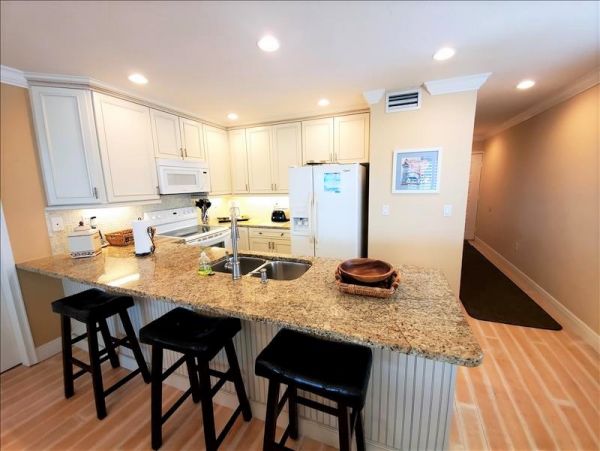 Anna Maria Island 2 Bedroom Vacation Rental Bay Views Pool