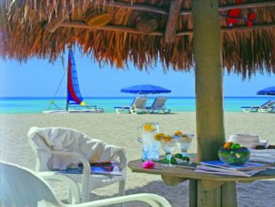 Tiki huts & sun loungers area right on the beach