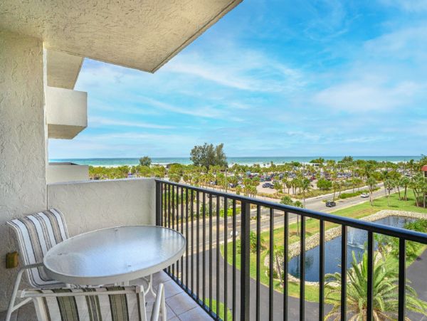Siesta Key Beach Condo 2 Bedrooms Communal Pool and Tennis
