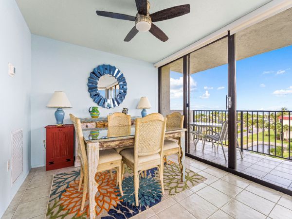 Siesta Key Beach Condo 2 Bedrooms Communal Pool and Tennis