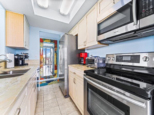 Siesta Key Beach Condo 2 Bedrooms Communal Pool and Tennis
