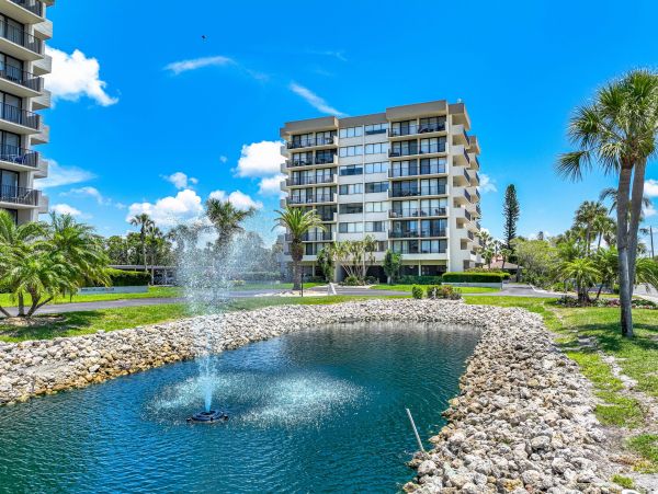Siesta Key Beach Condo 2 Bedrooms Communal Pool and Tennis