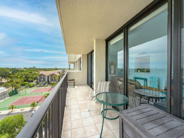 Siesta Key Beach Condo 2 Bedrooms Communal Pool and Tennis