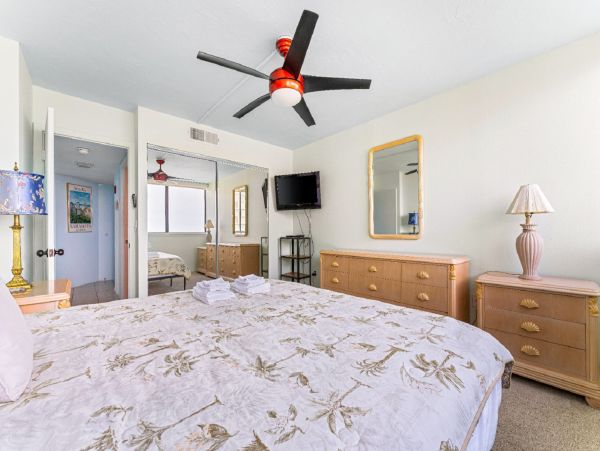 Siesta Key Beach Condo 2 Bedrooms Communal Pool and Tennis