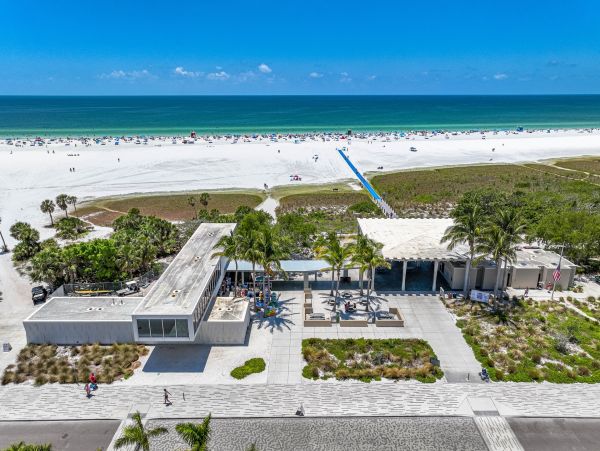 Siesta Key Beach Condo 2 Bedrooms Communal Pool and Tennis