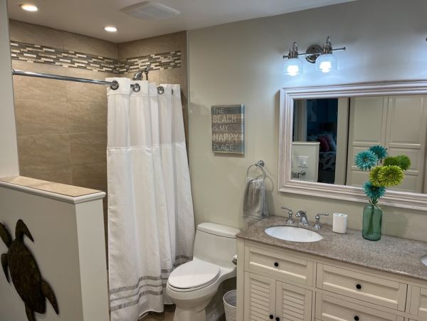 Walk to Beach  Siesta Key Vacation Condo Sleeps Four Guests
