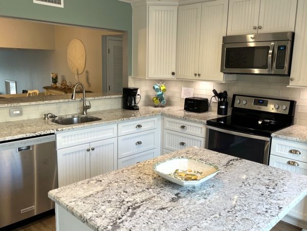 Walk to Beach  Siesta Key Vacation Condo Sleeps Four Guests