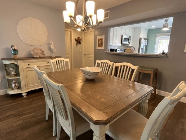 Walk to Beach  Siesta Key Vacation Condo Sleeps Four Guests