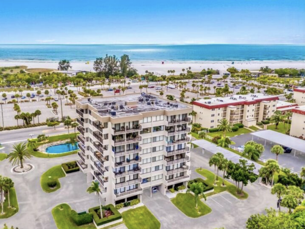 Walk to Beach  Siesta Key Vacation Condo Sleeps Four Guests