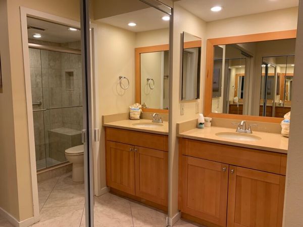 Bi-Level Layout Vacation Condo Short Walk to Beach