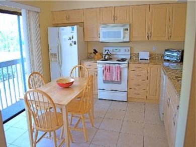 Fully equipped kitchen with breakfast area