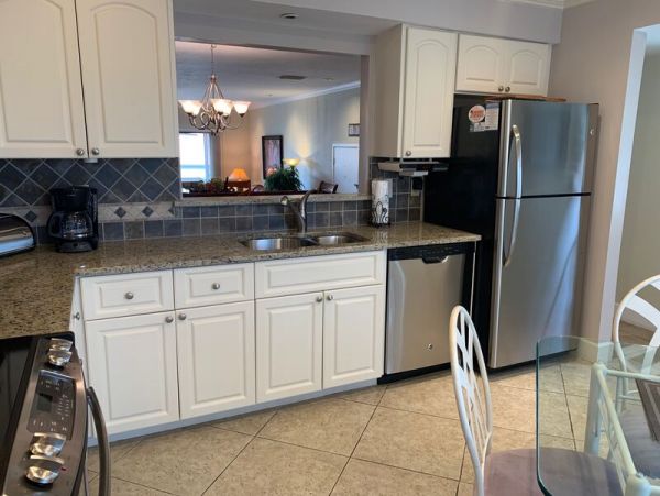 Short Walk to the Beach Exceptional Town Home Tennis Pool