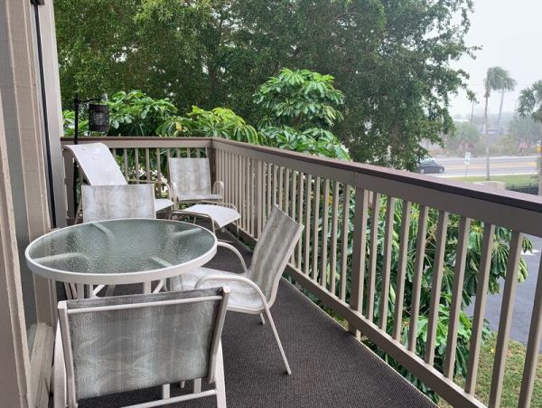 Short Walk to the Beach Exceptional Town Home Tennis Pool
