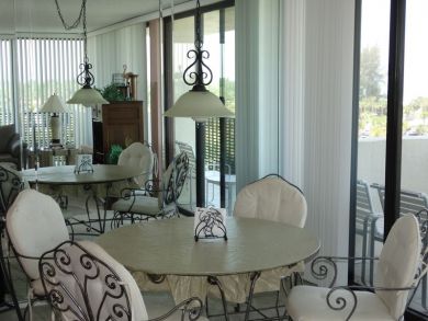 Dining Table & Chairs