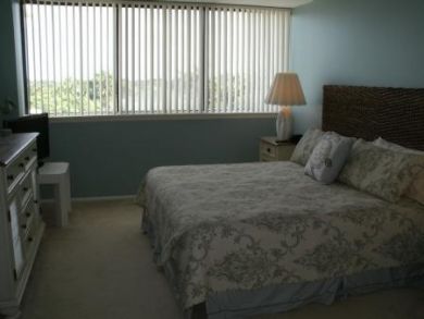 Guest Bedroom with Twins or King Bed