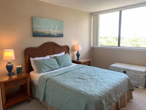 Remodeled 2 bedrooms condo with modern comforts