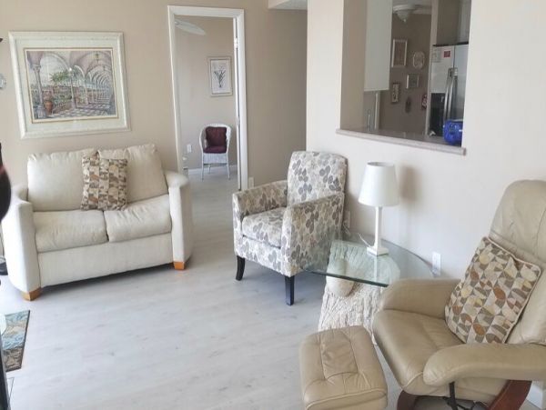 Remodeled 2 bedrooms condo with modern comforts