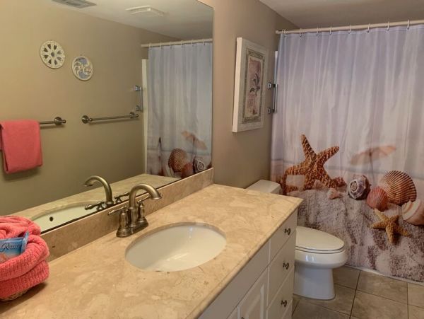 Remodeled 2 bedrooms condo with modern comforts