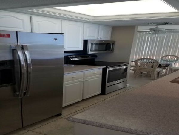 Remodeled 2 bedrooms condo with modern comforts
