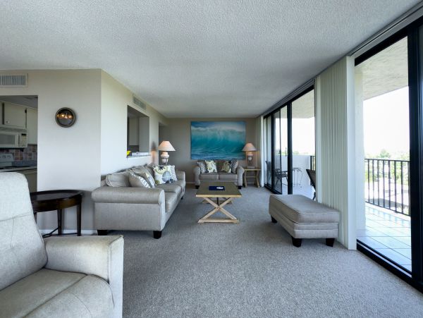 Comfy Siesta Key Vacation Rental with 2 Bedrooms and Baths