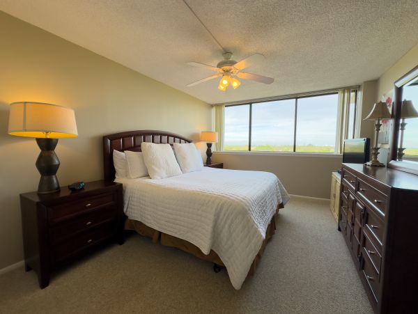 Comfy Siesta Key Vacation Rental with 2 Bedrooms and Baths
