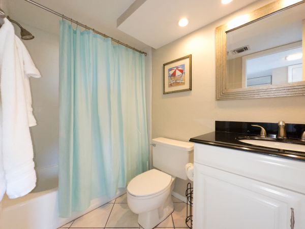 Comfy Siesta Key Vacation Rental with 2 Bedrooms and Baths