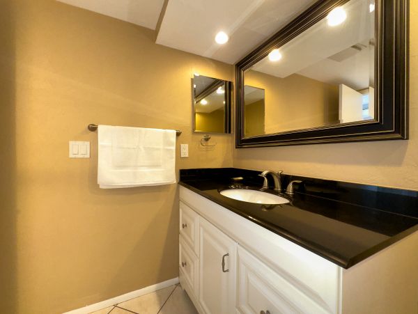 Comfy Siesta Key Vacation Rental with 2 Bedrooms and Baths
