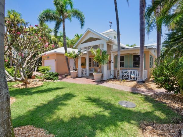 Anna Maria Rental - 3-Bedroom Holmes Beach Coastal Retreat