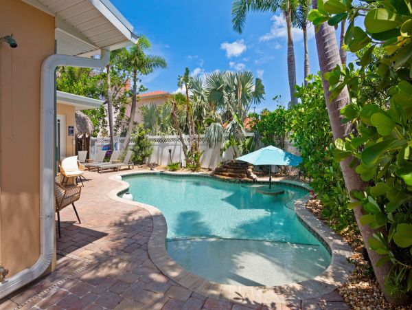 Anna Maria Rental - 3-Bedroom Holmes Beach Coastal Retreat