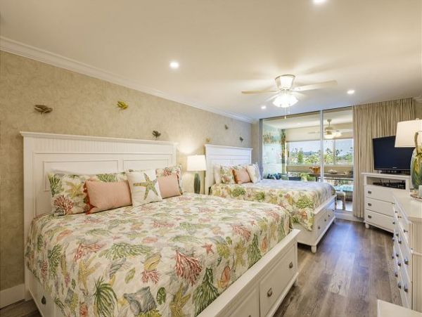 Siesta Key One Bedroom Rental Beach to Bay Community